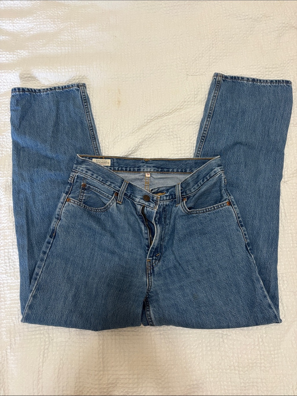 Levi's Mid Wash Straight Leg Women's Jeans